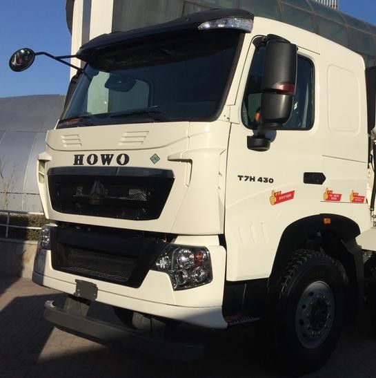 380HP HOWO A7 a employé le type de levage capacité de partie antérieure de camion à benne basculante de bateau-citerne de carburant de 300L