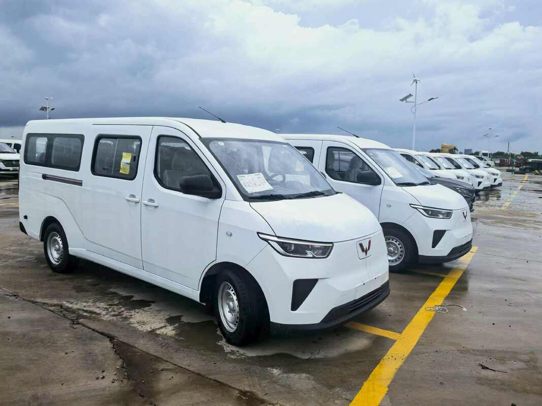 Wuling Yangguang EV, minibus électrique, fourgonnette électrique 9 places, navette électrique pure, bus électrique léger, microbus électrique LHD
