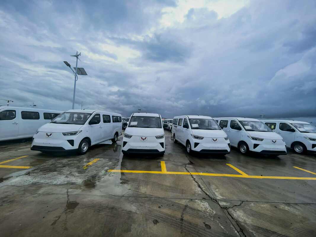 Wuling Yangguang EV, minibus électrique, fourgonnette électrique 9 places, navette électrique pure, bus électrique léger, microbus électrique LHD