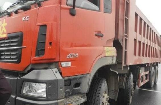 camions résistants utilisés de la couleur 385HP rouge, camion de déchargeur d'occasion de diesel