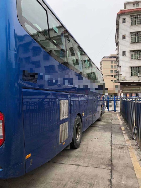 Yutong utilisé 2014 par ans transporte 61 sièges une couche et moitié avec la couleur lumineuse