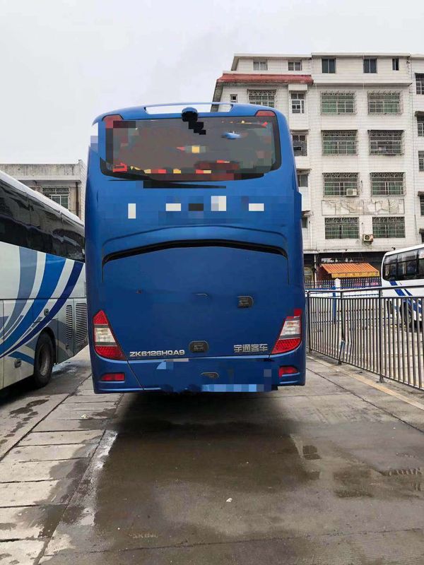 Yutong utilisé 2014 par ans transporte 61 sièges une couche et moitié avec la couleur lumineuse