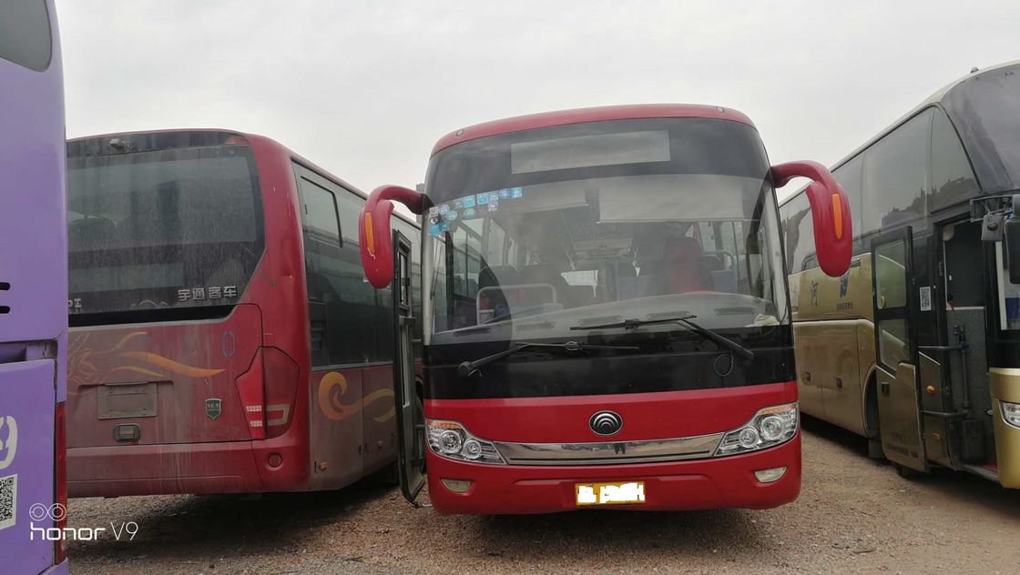 Yutong rouge a employé les portes diesel de soutien a/c deux de l'autobus ZK6121HQ3Z 68 Seat RHD de caboteur