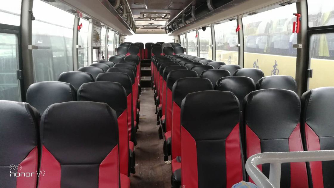 Yutong rouge a employé les portes diesel de soutien a/c deux de l'autobus ZK6121HQ3Z 68 Seat RHD de caboteur