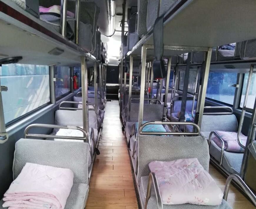 Yutong utilisé diesel manuel transporte l'entraîneur Sleeper Bus des sièges de 2017 ans 42 avec le lit mou