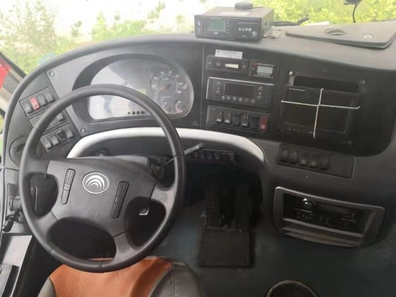 Yutong a utilisé le moteur fort diesel maximum de la vitesse 100km/H de couleur pourpre de sièges de l'autobus 51 d'entraîneur