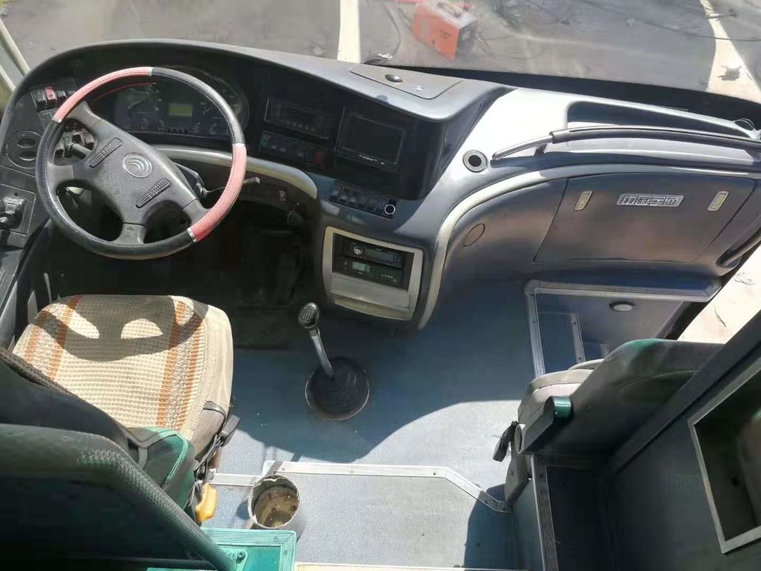 La direction de main gauche a utilisé l'autobus de 55 Seater 2011 pourpre de l'an 6120HY19 avec les sièges en cuir