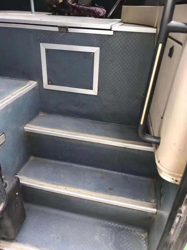 Le vert avant de moteur a employé des sièges du bus touristique 51 deux portes LHD/diesel soutien de RHD 2010 ans