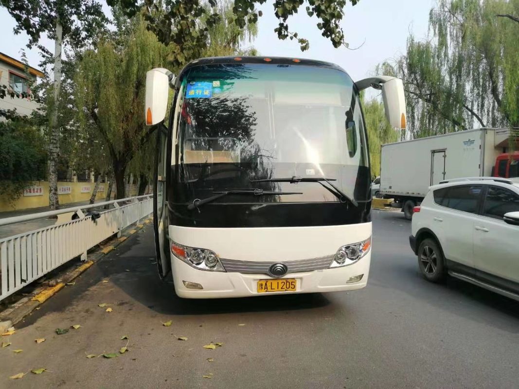 Yutong utilisé par couleur blanche transporte 47 sièges bonne condition diesel d'autobus de Yutong de 2013 ans