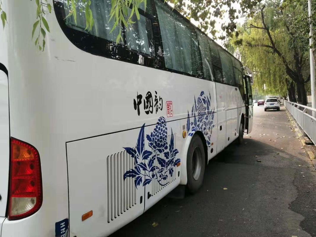 Yutong utilisé par couleur blanche transporte 47 sièges bonne condition diesel d'autobus de Yutong de 2013 ans