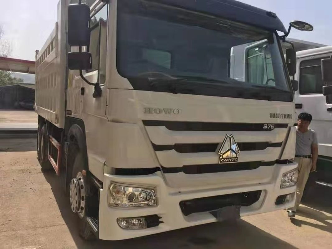 ZZ3317N3867 a utilisé le camion- de pneus du camion à benne basculante 8*4 12 avec la conduite à droite