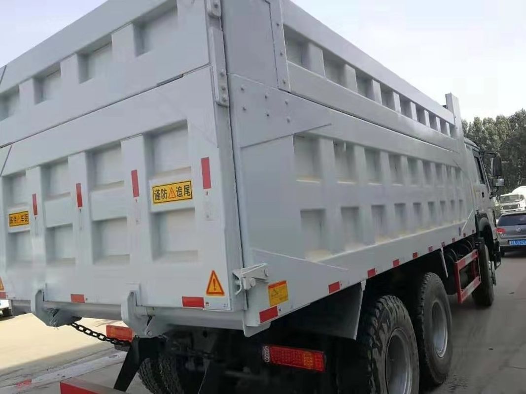 ZZ3317N3867 a utilisé le camion- de pneus du camion à benne basculante 8*4 12 avec la conduite à droite