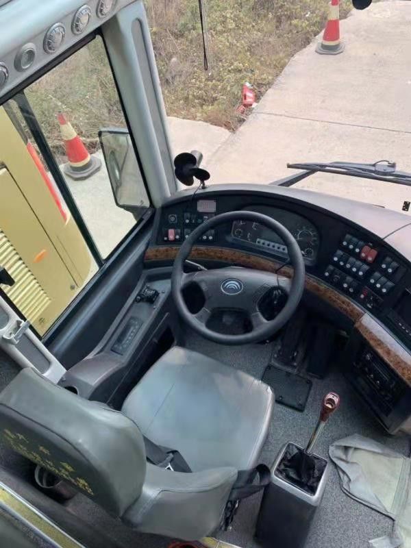 Les sièges Yutong utilisé par luxe de 2014 ans 53 transporte ZK6122 le bus touristique d'occasion du modèle