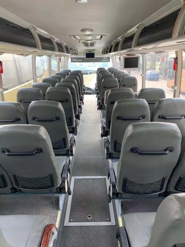 Les sièges Yutong utilisé par luxe de 2014 ans 53 transporte ZK6122 le bus touristique d'occasion du modèle