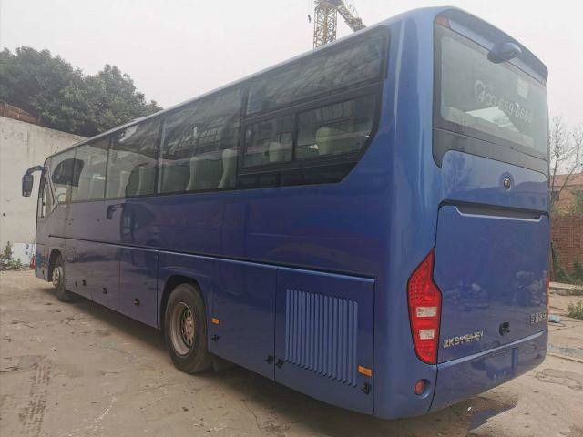 Les portes à deux battants diesel 51 sièges KINGLONG utilisé 2017 par ans transporte le C.A. utilisé de Bus With d'entraîneur