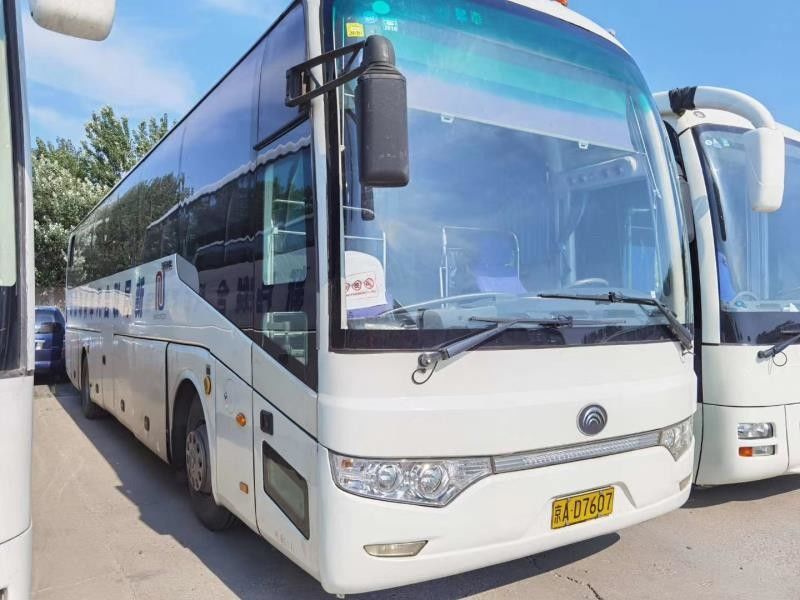 2010 intérieur de luxe diesel d'autobus de voyage utilisé de sièges de Yutong ZK6122 51 d'an par RHD