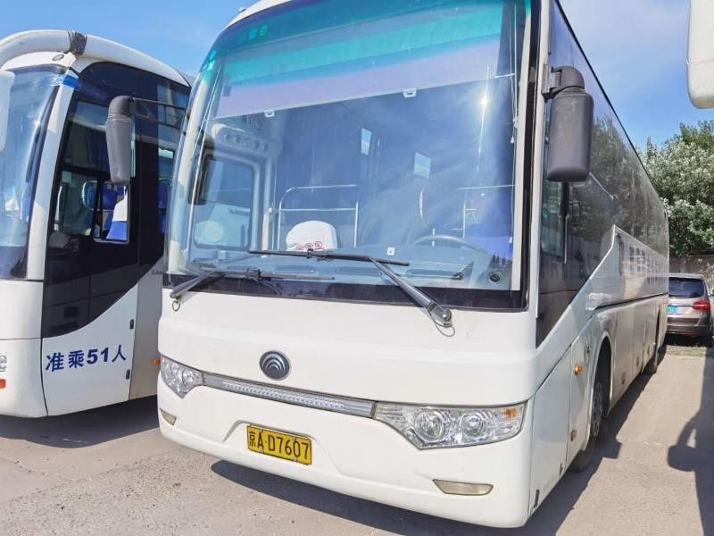 2010 intérieur de luxe diesel d'autobus de voyage utilisé de sièges de Yutong ZK6122 51 d'an par RHD