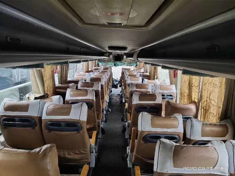 Portes à deux battants utilisées par 233kw à C.A. de Bus With de car de sièges du moteur diesel 53 de Kinglong RHD