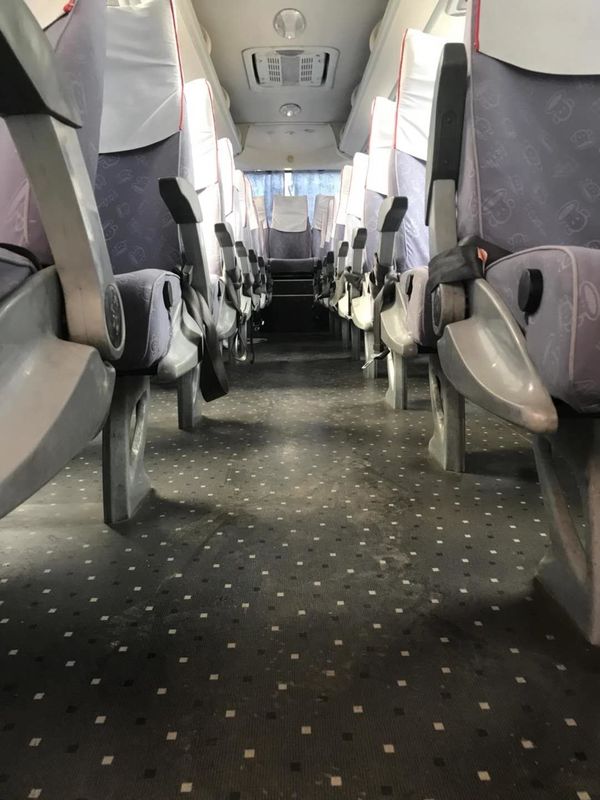 Autobus de main de Sencond de bus touristique utilisé par marque de Kinglong XMQ6898 39seats avec la bonne condition bleue et blanche de moteur d'arrière à C.A. de couleur