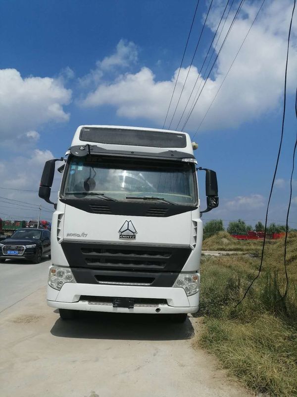 Tête 6x4 de camion de tracteur de la Chine Sinotruk Howo A7 avec différentes couleurs