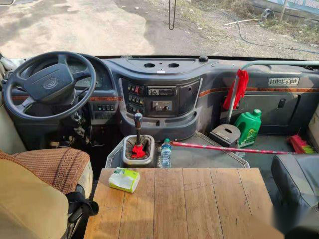 Portes simples de châssis en acier d'autobus de passager utilisées par LHD de sièges d'OIN Yutong ZK6752D 29
