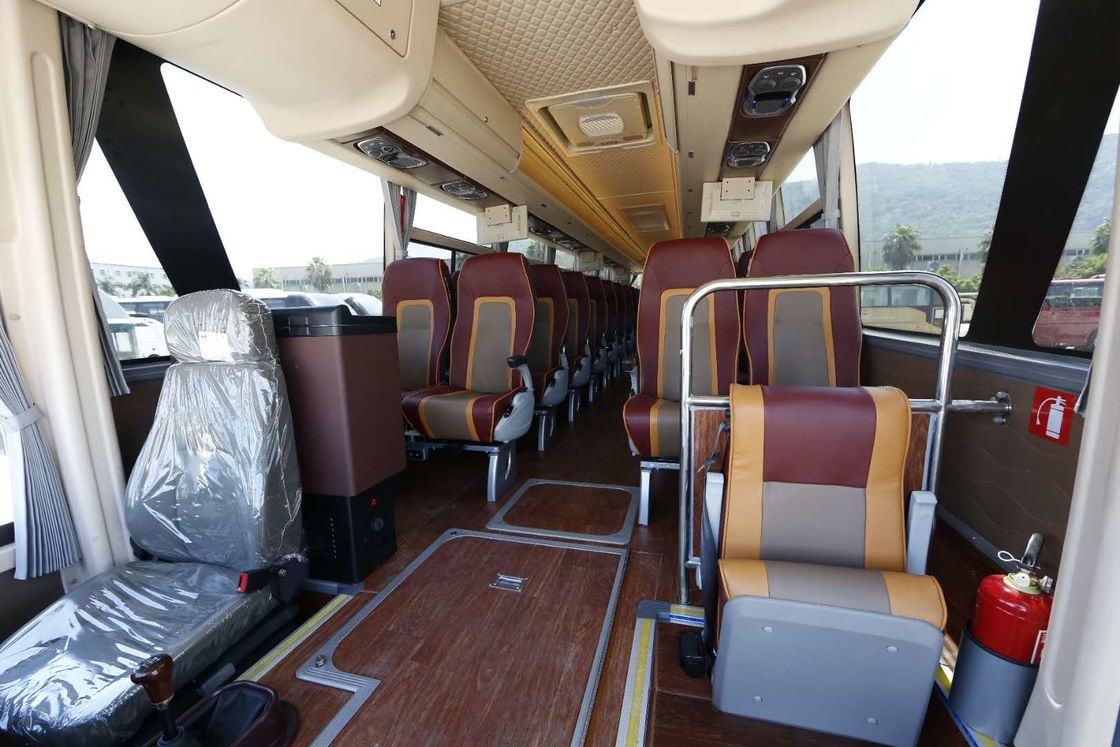 Nouvel le bus touristique diesel Front Cummins Engine Buses d'Axle Euro II de double de marque 58-70 sièges a employé le dragon d'or XML6125