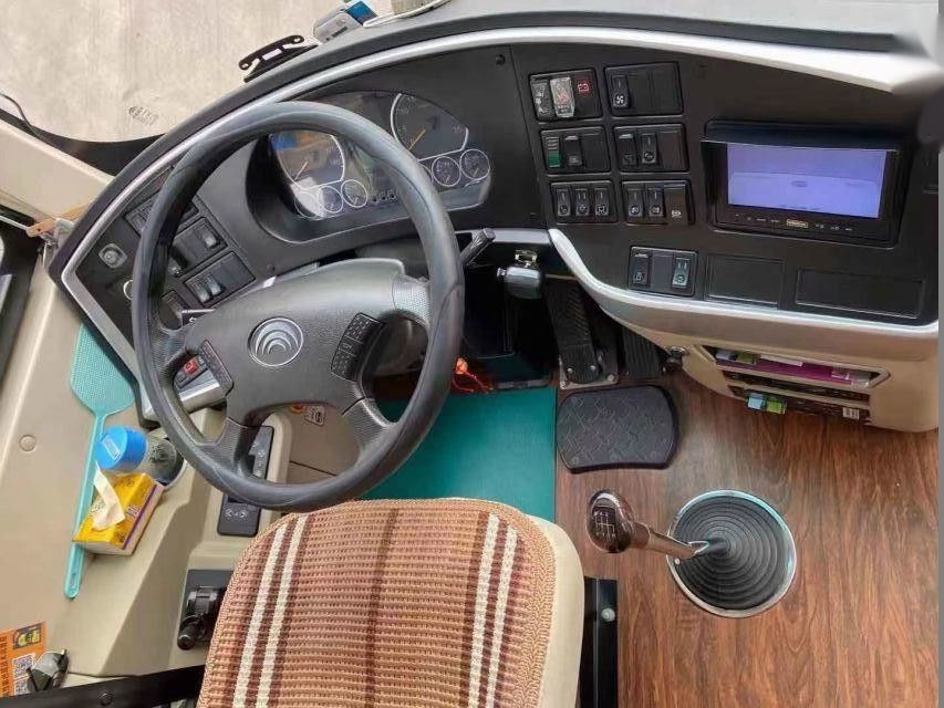Le châssis simple de direction laissé d'airbag de portes VIP de luxe assied le passager utilisé que l'autobus a employé des sièges de la marque ZK6908 38 d'autobus de Yutong