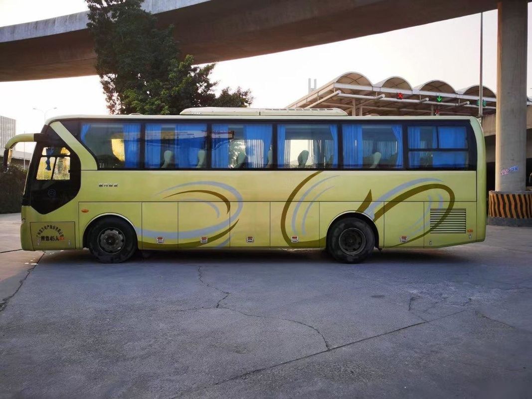 La bonne condition utilisée de Bus Left Steering d'entraîneur avec les sièges XML6102 45 modèles de l'euro III à C.A. a employé Dragon Bus d'or