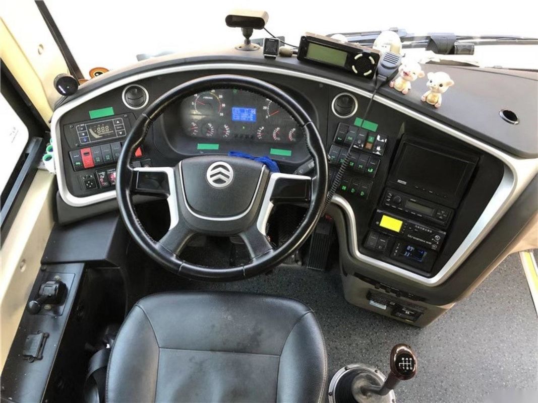 Le moteur VIP de Yuchai assied le passager utilisé de châssis de Double Doors Airbag d'entraîneur que l'autobus a employé les sièges d'or de Dragon Bus XML6112 48