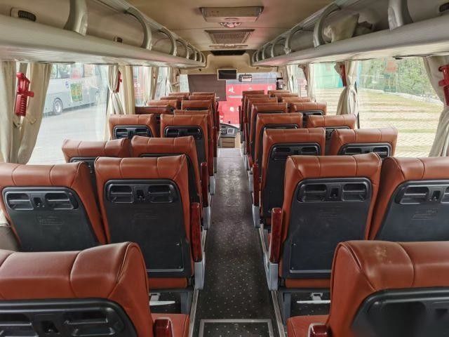 YOUNGMAN JNP6108 39 pose les sièges en cuir de direction partis par châssis d'airbag d'autobus de passager utilisés par autobus arrière de moteur de wp 199kw