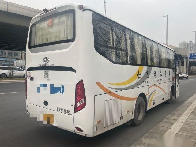 Les sièges plus élevés utilisés du modèle KLQ6882 39 d'autobus le châssis qu'en acier a employé les portes simples du moteur 162kw d'arrière de Yuchai d'autobus de passager sont partis du boeuf