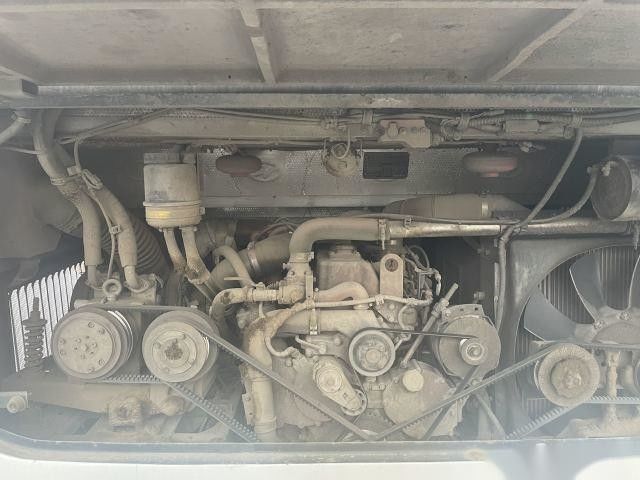 Les sièges plus élevés utilisés du modèle KLQ6882 39 d'autobus le châssis qu'en acier a employé les portes simples du moteur 162kw d'arrière de Yuchai d'autobus de passager sont partis du boeuf