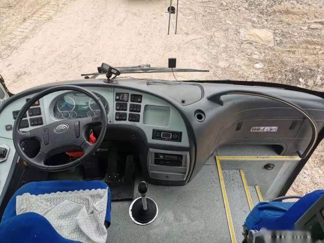 Yutong ZK6107 utilisé kilomètre du châssis 47 de Bus For Africa d'entraîneur bas de sièges de direction de bonne condition gauche en acier de l'euro III
