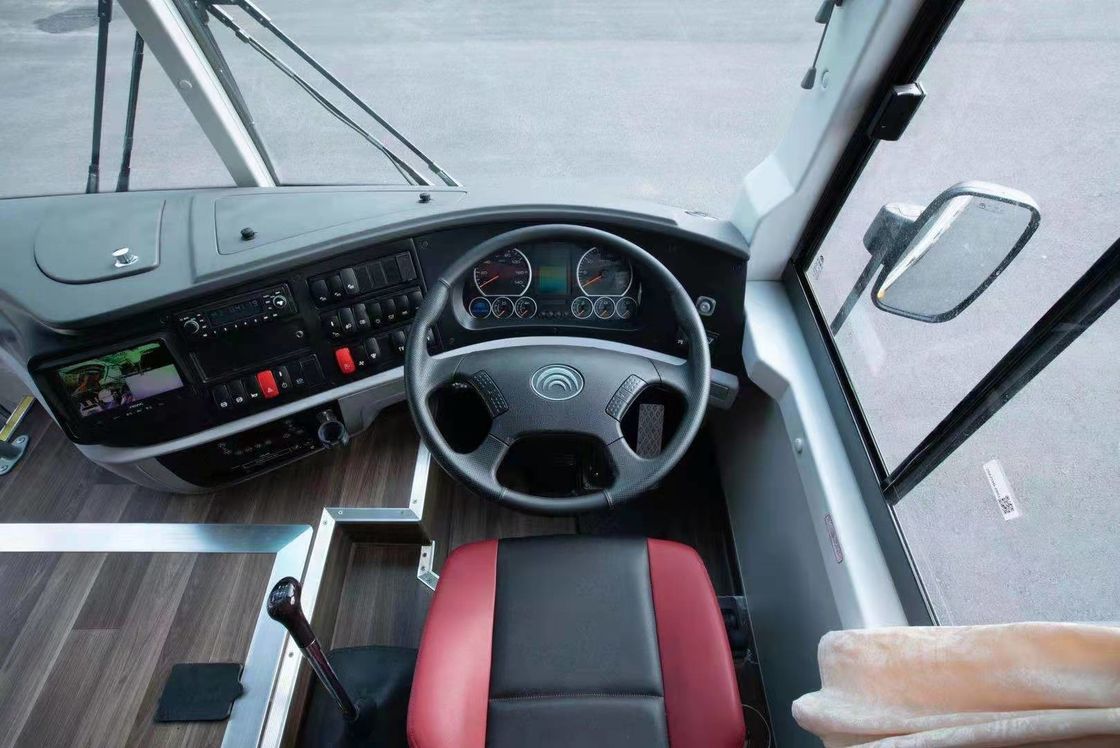L'autobus tout neuf ZK6126 de Yutong doublent Axle With 58 pose la couleur blanche dans le moteur arrière de promotion