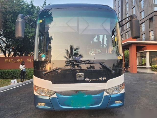 Commande de emballage nue utilisée de main gauche de yuchai de sièges de l'autobus LCK6119 48 de zhongtong de moteur d'airbag de portes à deux battants arrière de châssis