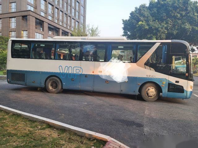 Commande de emballage nue utilisée de main gauche de yuchai de sièges de l'autobus LCK6119 48 de zhongtong de moteur d'airbag de portes à deux battants arrière de châssis