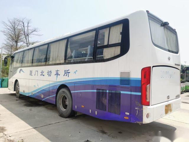 XMQ6119 a utilisé des autobus de Kinglong 56 sièges 2+3 châssis arrière d'airbag utilisés par disposition d'entraînement de main gauche de portes à deux battants de moteur de bus touristique