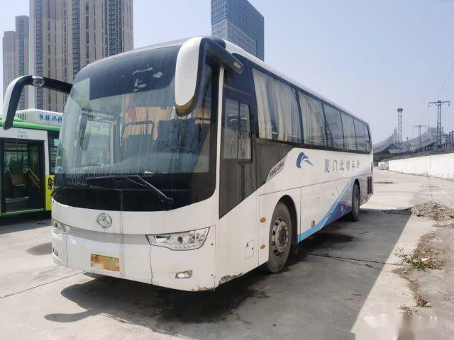 XMQ6119 a utilisé des autobus de Kinglong 56 sièges 2+3 châssis arrière d'airbag utilisés par disposition d'entraînement de main gauche de portes à deux battants de moteur de bus touristique