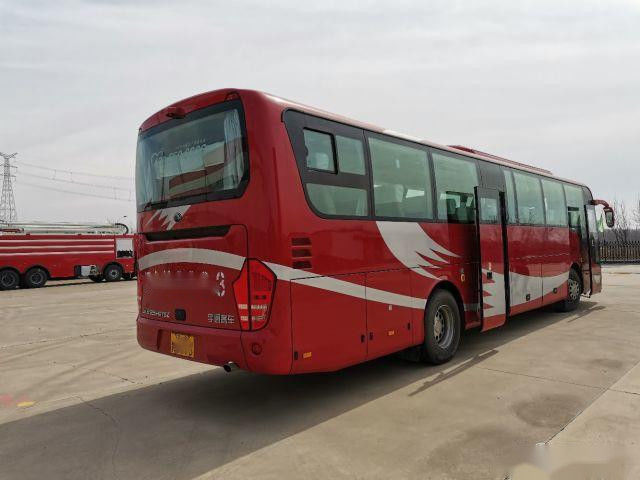 ZK6122 a utilisé l'entraîneur que Bus Yutong Brand 55 pose 2017 sièges en acier du châssis VIP de bas moteur arrière de kilomètre