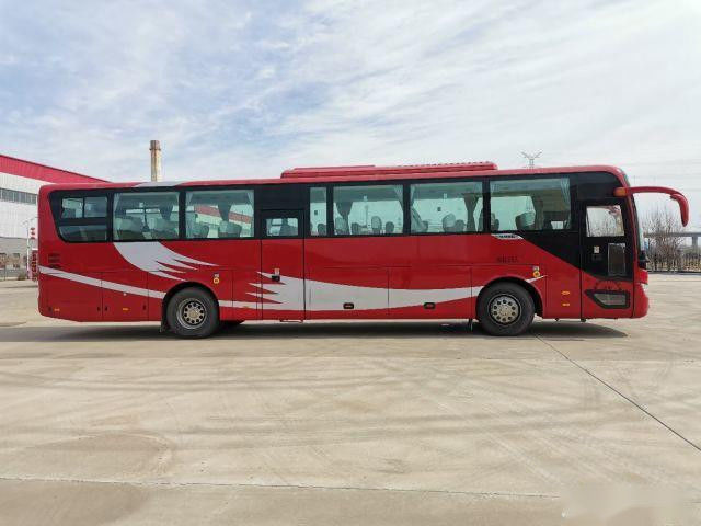 ZK6122 a utilisé l'entraîneur que Bus Yutong Brand 55 pose 2017 sièges en acier du châssis VIP de bas moteur arrière de kilomètre