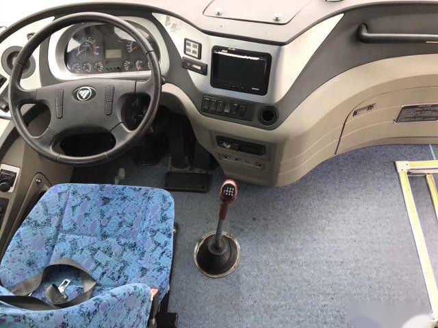 BJ6113 a employé commande de main gauche de l'euro IV de kilomètre de porte simple de sièges de la marque 51 de Bus FOTON d'entraîneur la basse