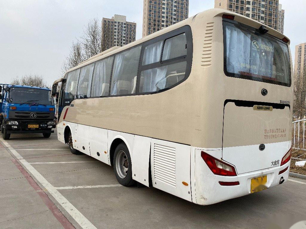Le modèle utilisé XMQ6802 32 d'autobus de Kinglong pose le bus touristique utilisé par commande en acier de main gauche de châssis