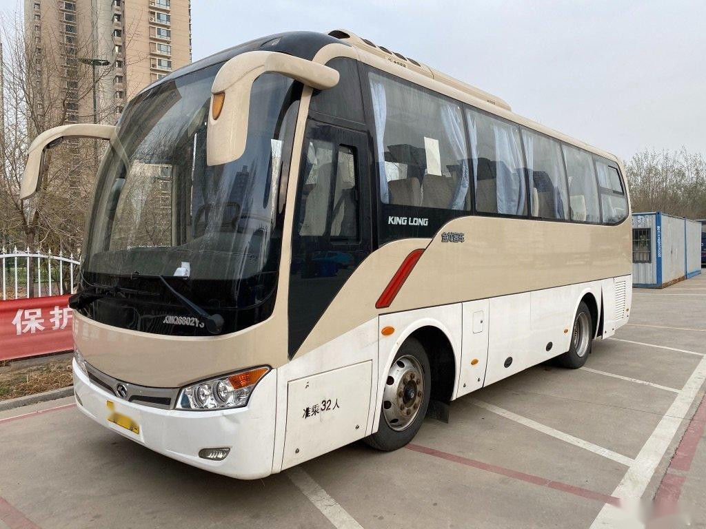 Le modèle utilisé XMQ6802 32 d'autobus de Kinglong pose le bus touristique utilisé par commande en acier de main gauche de châssis