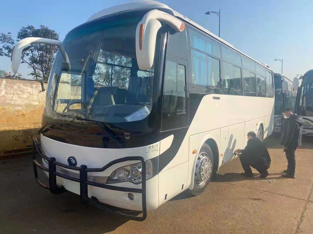 2012 ans Yutong utilisé diesel transportent 51 la couleur blanche des sièges Zk6110 avec le pare-chocs