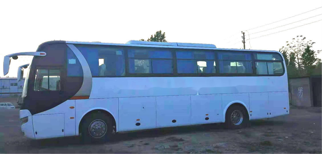 Les sièges utilisés de l'autobus ZK6110 51 de Yutong ont employé les portes à deux battants gauches de direction de châssis en acier de bus touristique