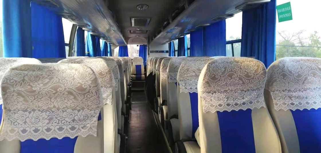 Les sièges utilisés de l'autobus ZK6110 51 de Yutong ont employé les portes à deux battants gauches de direction de châssis en acier de bus touristique