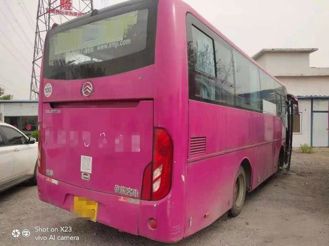 Le dragon d'or actuel XML6807 a utilisé l'entraîneur Bus que 33 sièges ont utilisé le moteur diesel 140kw d'autobus aucun autobus des accidents LHD
