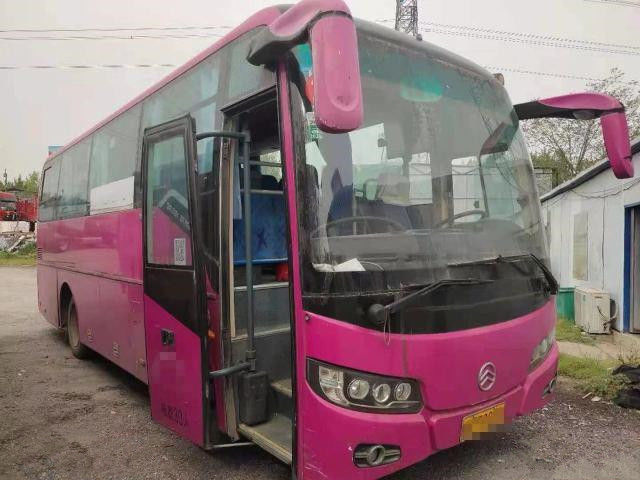 Le dragon d'or actuel XML6807 a utilisé l'entraîneur Bus que 33 sièges ont utilisé le moteur diesel 140kw d'autobus aucun autobus des accidents LHD