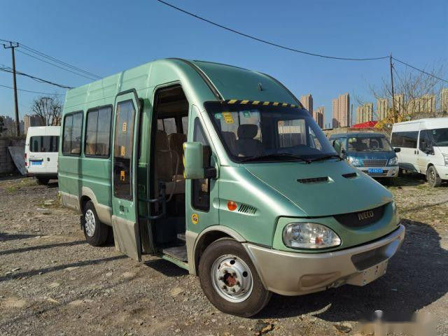 Minibus d'occasion de 17 places de marque 2.8T moteur diesel Porte électrique Euro III