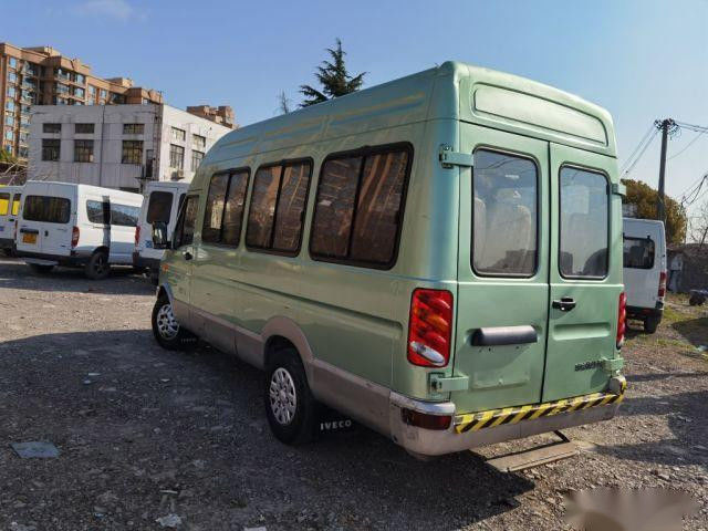 Minibus d'occasion de 17 places de marque 2.8T moteur diesel Porte électrique Euro III